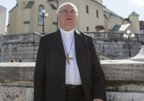 KU udelí čestný doktorát prvému veľkému kancelárovi, biskupi Galisovi